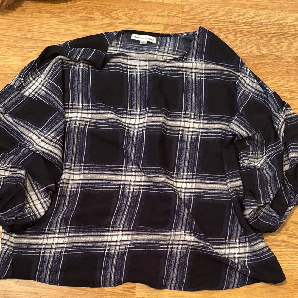 Elegant Checkered Blouse in Black and White